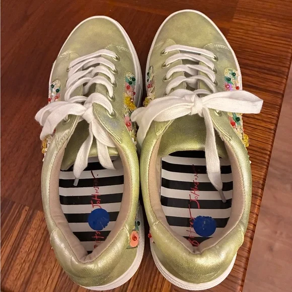 Betsey Johnson Rommy Ditzy Floral Platform Sneakers - Picture 4 of 8